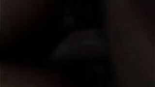 Шумная вагина девушки - порно видео