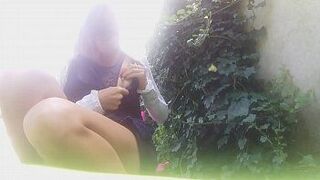 НА ОТКРЫТОМ ВОЗДУХЕ !! без трусиков и пописать на траву !! я не забочусь о соседях - порно видео