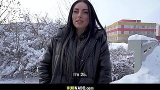 Удар в снегу - порно видео