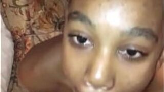 Маленькая хорошенькая сука - порно видео