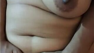 Горячую азиатскую подругу трогали и жестко трахали - порно видео