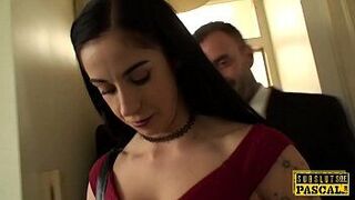 Молодую британскую сучку проанализировали во время грубого секса - порно видео