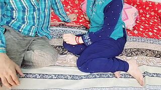 Горячая пара Дези занимается анальным сексом в спальне, муж наслаждается грубым анальным сексом с сексуальным хинди-аудио, индийская жена занимается анальным сексом по-собачьи - порно видео