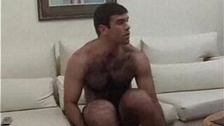 Зрелая толстушка и волосатый ебарь с большим членом - порно видео