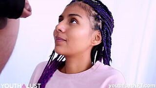 Эмма очень богата, и я трахаю ее - порно видео