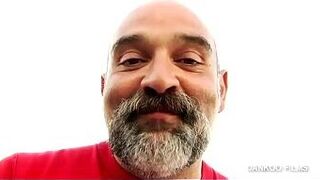 Молодой парень трахает медведя в круизном районе Ситжеса. - порно видео