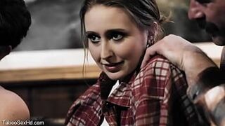 Девушку дважды трахнули противные соседи - порно видео