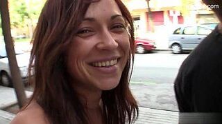 Горячая домохозяйка с глубочайшей глоткой - порно видео