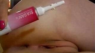 Туалет и анальная тренировка суппозиториями и клизмами - порно видео